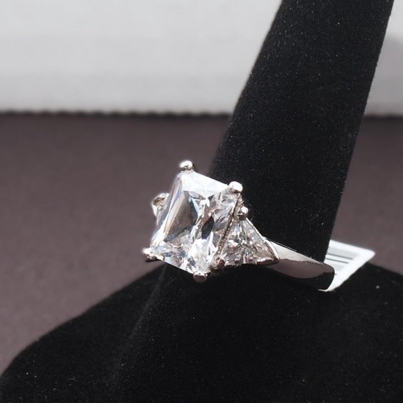 Huge 3ctw Diamond Engagement Ring 2ctw Emerald Center & 1ctw Trilliant Sides - Picture 3 of 5